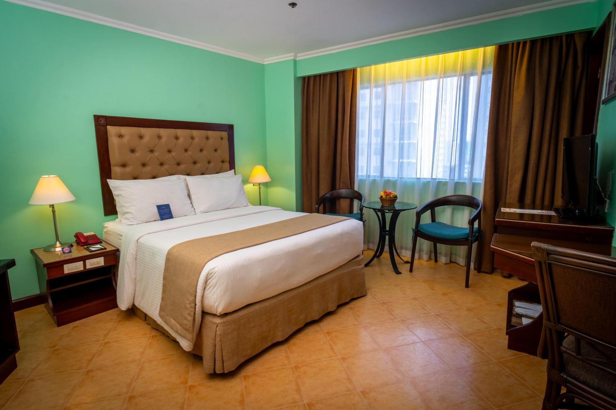 Royal Bellagio Hotel Makati City Eksteriør bilde