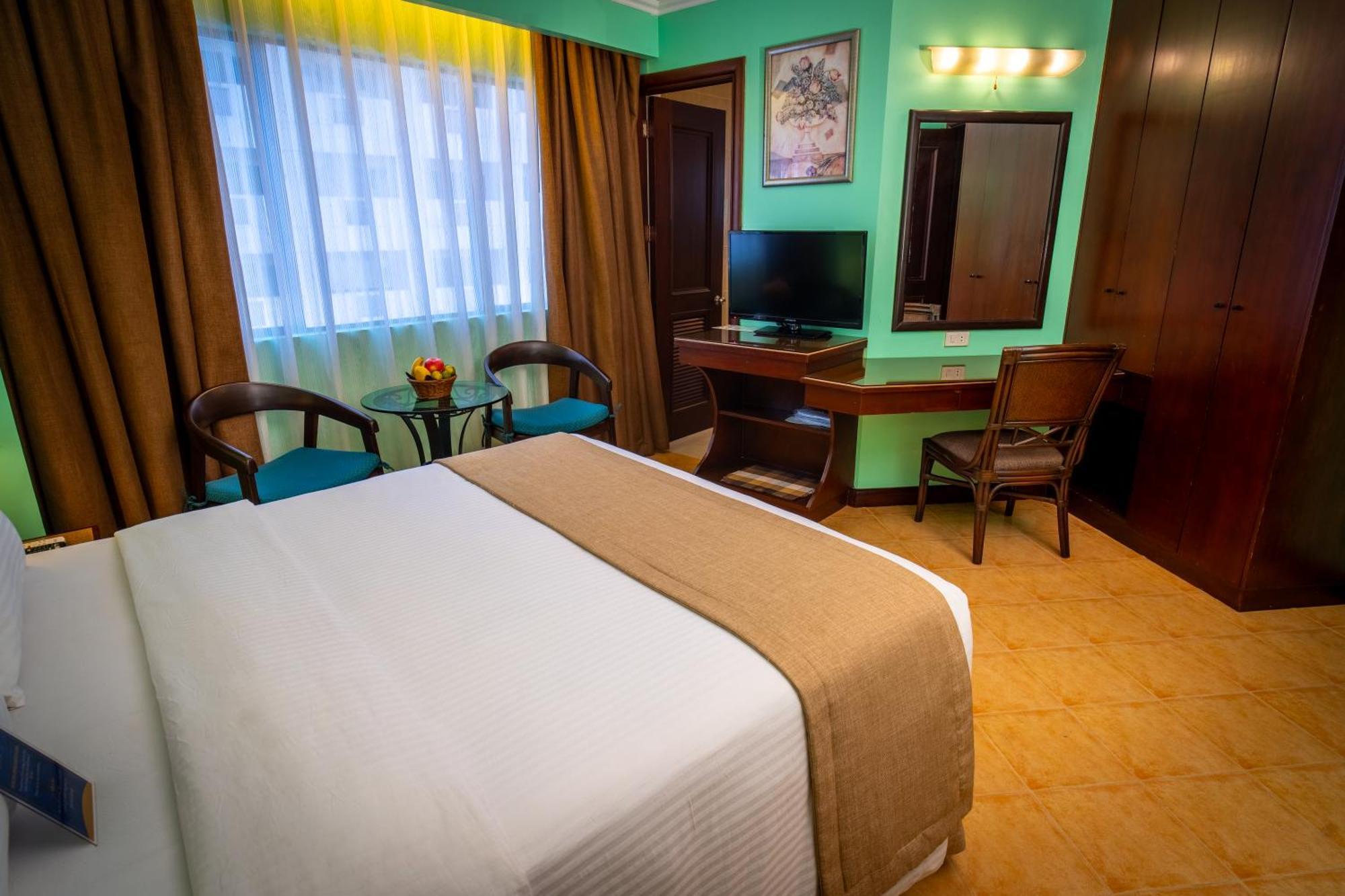 Royal Bellagio Hotel Makati City Eksteriør bilde