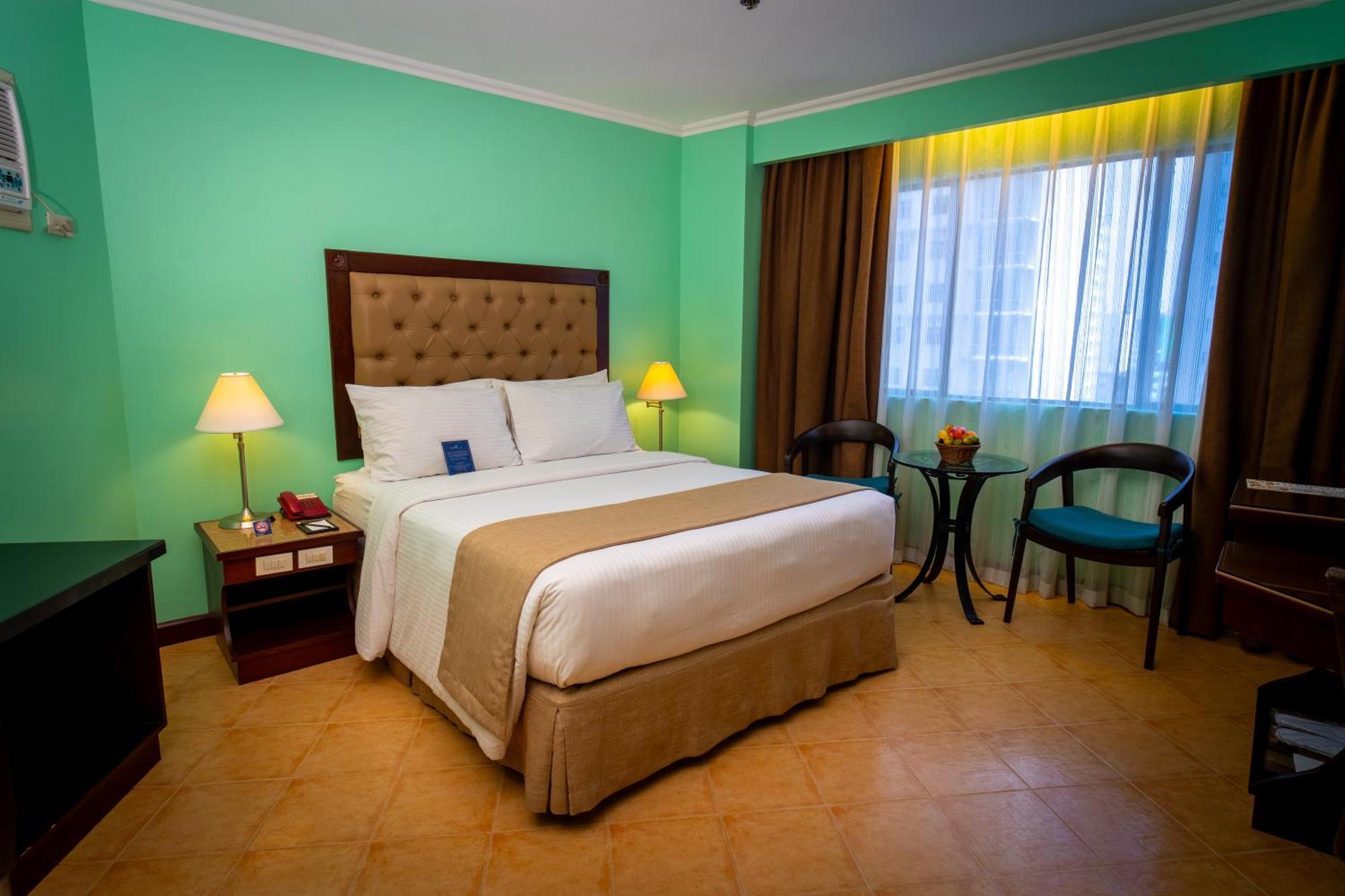 Royal Bellagio Hotel Makati City Eksteriør bilde