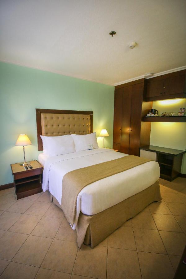 Royal Bellagio Hotel Makati City Eksteriør bilde